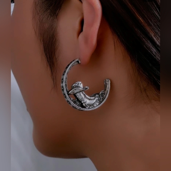 🎀$5 Western Charm Silver Boot Earrings - Picture 4 of 8